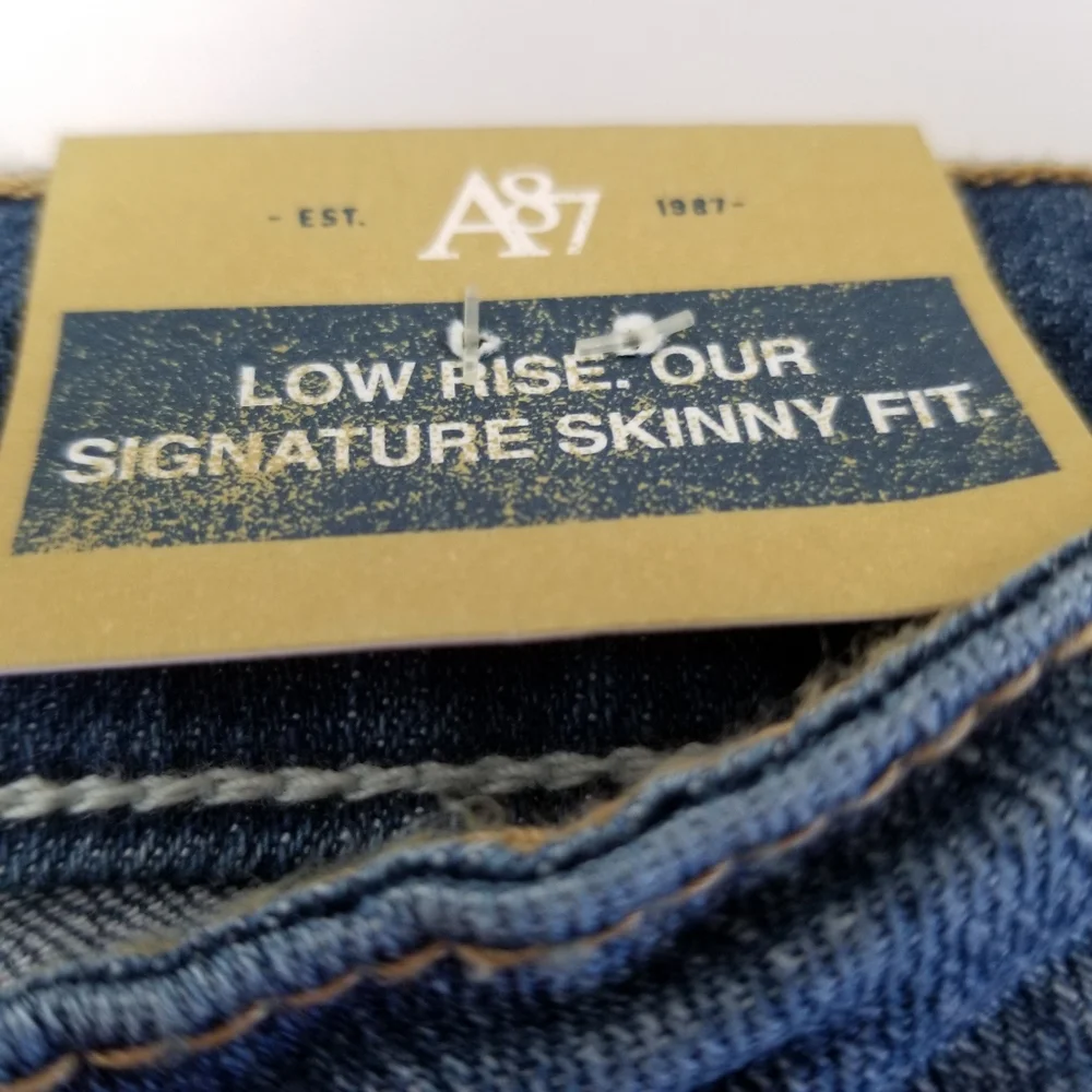 Aeropostale Bayla Low Rise Skinny Jeans Rhinestone Size 0 NWT